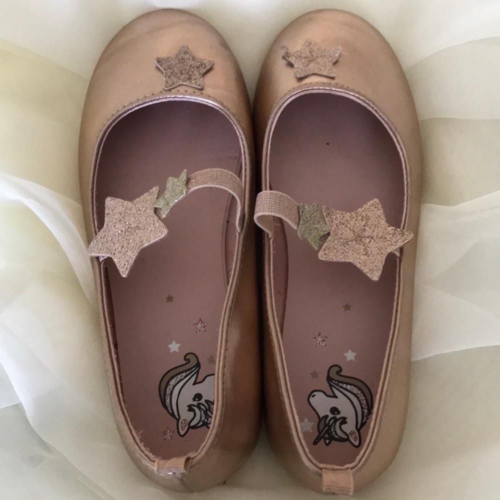GIRLS SIZE 1.5 SLIP ON GOOD CONDITION.